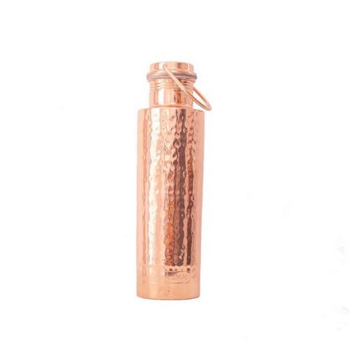 Strak vormgegeven Koperen waterfles type Beau van Copper and Luxury van gehamerd koper. Inhoud 1000 milliliter.